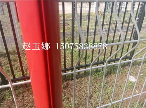 桃型柱護(hù)欄網(wǎng)，熔堅(jiān)固美觀于一身的護(hù)欄網(wǎng)產(chǎn)品